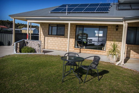Pelican Perch Retreat - Accommodation Redcliffe 2