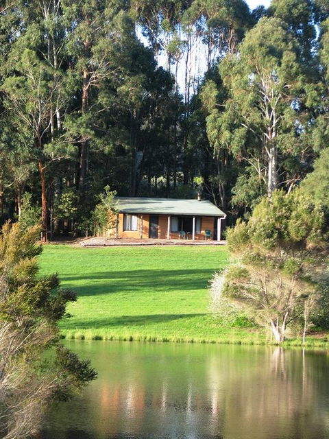 Pemberton Lake View Chalets - Accommodation Redcliffe 3
