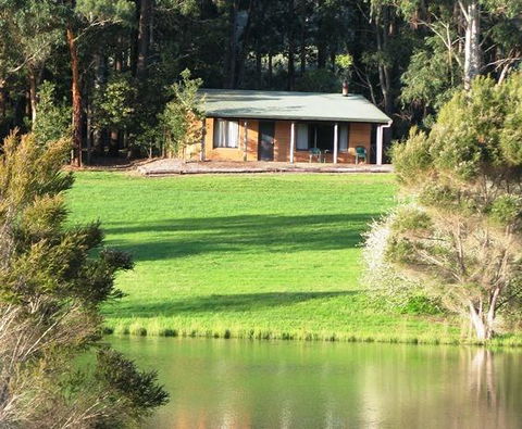 Pemberton Lake View Chalets - Accommodation Redcliffe 2