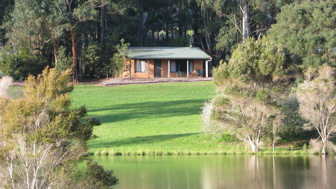 Pemberton Lake View Chalets - Accommodation Redcliffe 1