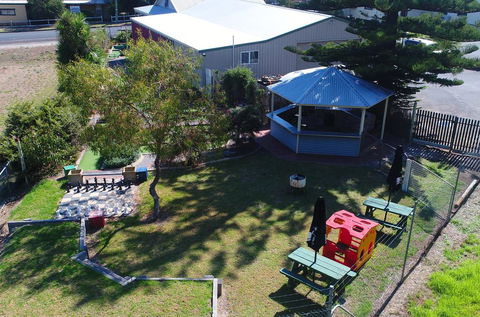 Pemberton Lodge - Accommodation Redcliffe 1