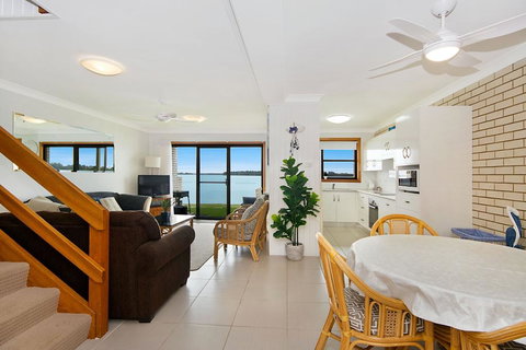 Peninsula Court 5 - Accommodation Redcliffe 1