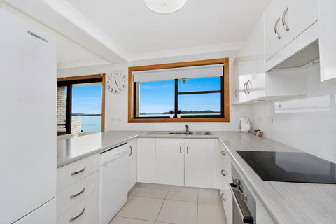 Peninsula Court 5 - Accommodation Redcliffe 2