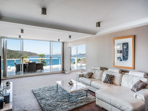 Penthouse 707 - 4 Bedroom Oceanview Penthouse - Accommodation Redcliffe 0