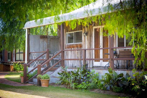 Peppercorn Cabin - Accommodation Redcliffe 1