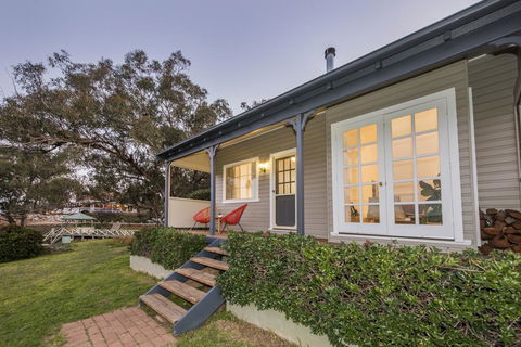 Peppertree Hill - Accommodation Redcliffe 2