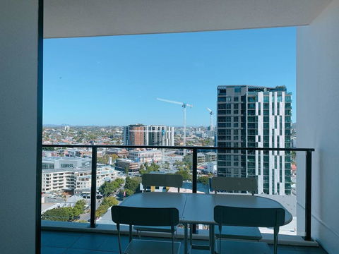 Perfect Location APT W Roof Top Pool/GYM - Accommodation Redcliffe 3