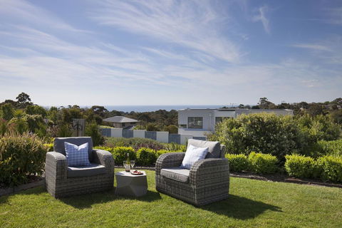 Perla Marina - Luxury Family Retreat With Heated Pool, Spa, Playground - Accommodation Redcliffe 2
