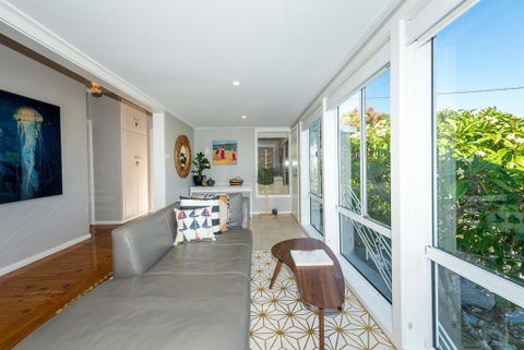 Pet Friendly 5 Victor Parade - Accommodation Redcliffe 1