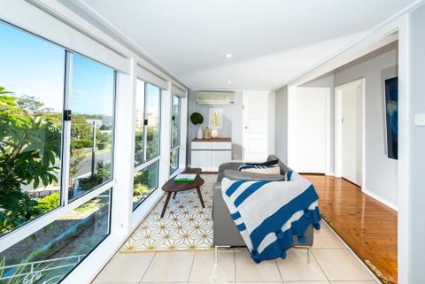 Pet Friendly 5 Victor Parade - Accommodation Redcliffe 0