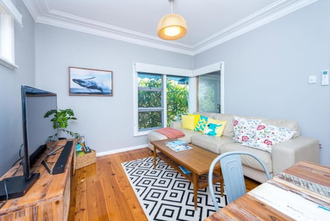 Pet Friendly 5 Victor Parade - Accommodation Redcliffe 3