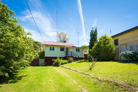 Pet Friendly Beach Cottage @ Ballingalla - Accommodation Redcliffe 0