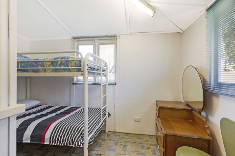 Pet Friendly Beach Cottage @ Ballingalla - Accommodation Redcliffe 2