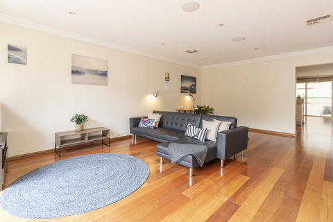 Pet Friendly Home Away From Home - Willoughby - Accommodation Redcliffe 2