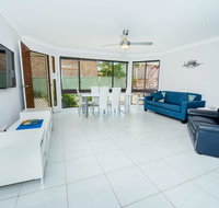 Pet Friendly Tomaree Rd 142 - Shoal Bay - Accommodation Redcliffe