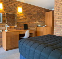 Peter Allen Motor Inn - Accommodation Redcliffe
