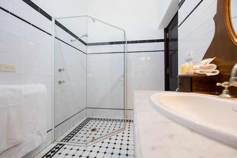 Petersons Armidale Winery And Guesthouse - Accommodation Redcliffe 3