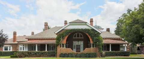 Petersons Armidale Winery And Guesthouse - Accommodation Redcliffe 0
