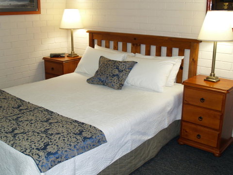 Pigeon House Motor Inn - Accommodation Redcliffe 1