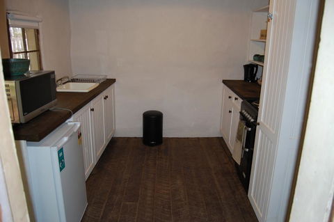 Pines Cottage - Accommodation Redcliffe 1