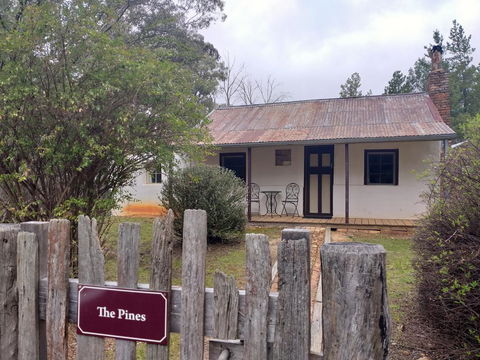 Pines Cottage - Accommodation Redcliffe 0