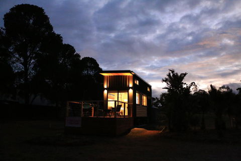 Pink Lake Tiny House - Accommodation Redcliffe 2