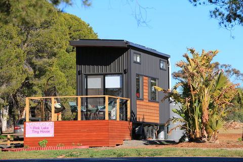 Pink Lake Tiny House - Accommodation Redcliffe 1