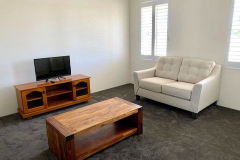 Pinnacle Retreat - Accommodation Redcliffe 1