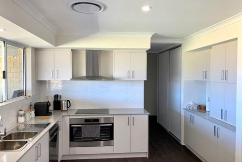 Pinnacle Retreat - Accommodation Redcliffe 0