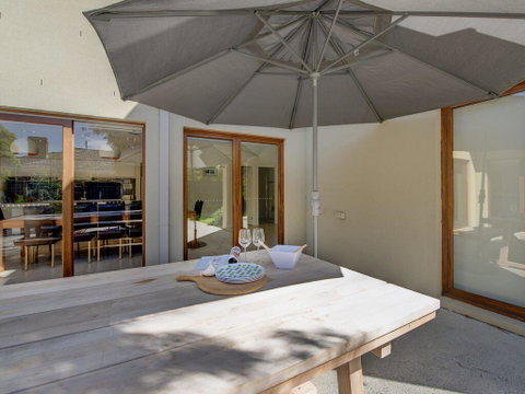 Plantation Bay - Accommodation Redcliffe 2