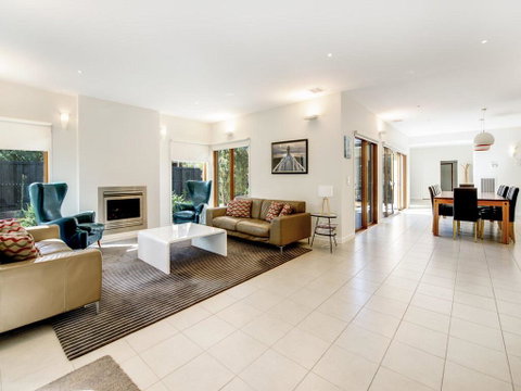 Plantation Bay - Accommodation Redcliffe 3