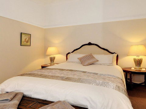 Plum Tree Cottage - Warm, Cosy & Walk To Town - Accommodation Redcliffe 2