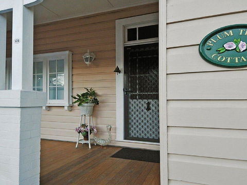 Plum Tree Cottage - Warm, Cosy & Walk To Town - Accommodation Redcliffe 1