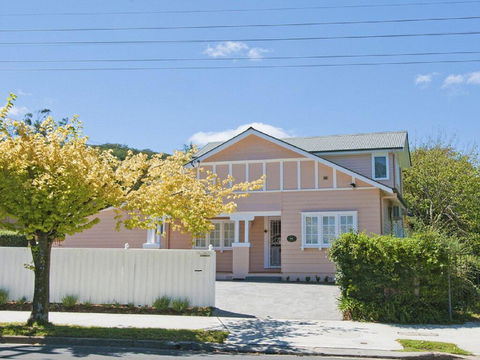 Plum Tree Cottage - Warm, Cosy & Walk To Town - Accommodation Redcliffe 0