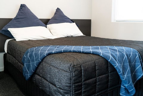 Plumpton Hotel - Accommodation Redcliffe 3