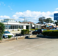 Plumpton hotel - Accommodation Redcliffe