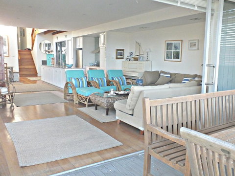 Point Break 14 Korogora Street - Accommodation Redcliffe 2