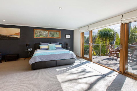 POINT LEO BEACH HOUSE - POINT LEO - Accommodation Redcliffe 0