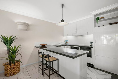 Poolside Apt In Alamanda Beachfront Resort (88) - Accommodation Redcliffe 2