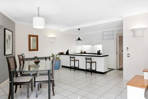 Poolside Apt In Alamanda Beachfront Resort 74 - Accommodation Redcliffe 3
