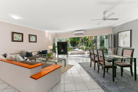 Poolside Apt. In Alamanda Beachfront Resort (54) - Accommodation Redcliffe 2