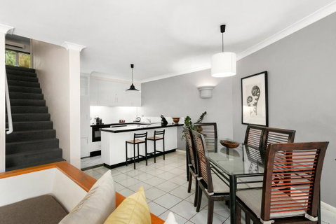 Poolside Apt. In Alamanda Beachfront Resort (55) - Accommodation Redcliffe 2
