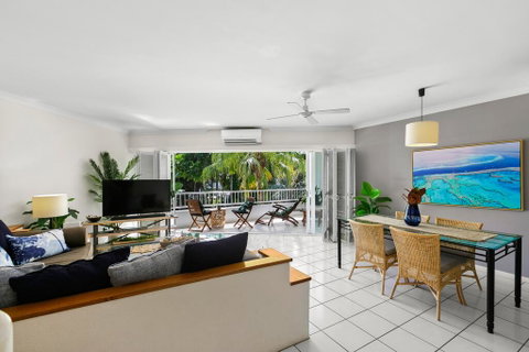 Poolside Apt. In Alamanda Beachfront Resort (56) - Accommodation Redcliffe 2