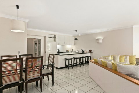 Poolside Apt. In Alamanda Beachfront Resort (62) - Accommodation Redcliffe 3