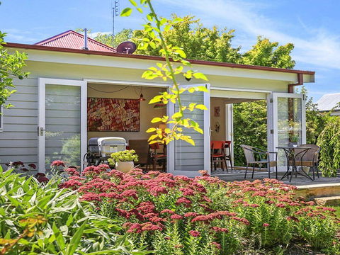 Poppy Cottage-delightful Pet Friendly Weatherboard - Accommodation Redcliffe 0