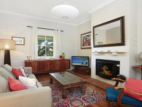 Poppy Cottage-delightful Pet Friendly Weatherboard - Accommodation Redcliffe 2
