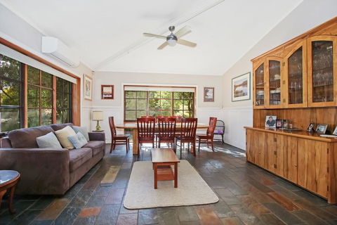 Porepunkah Elms - Holiday House - Accommodation Redcliffe 0