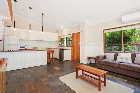 Porepunkah Elms - Holiday House - Accommodation Redcliffe 1