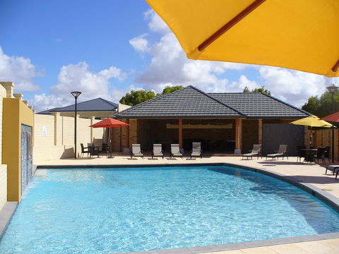 Port Denison Beach Resort - Accommodation Redcliffe 0