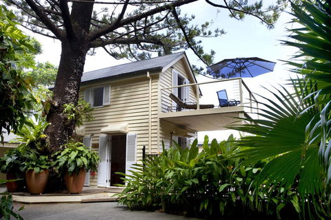 Port Douglas Cottage & Lodge - Accommodation Redcliffe 0